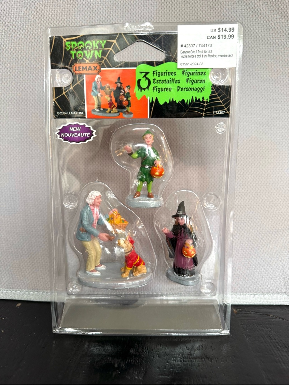 Lemax Spooky Town Halloween Figurine Trio “Everyone gets a treat” set of 3 NWT